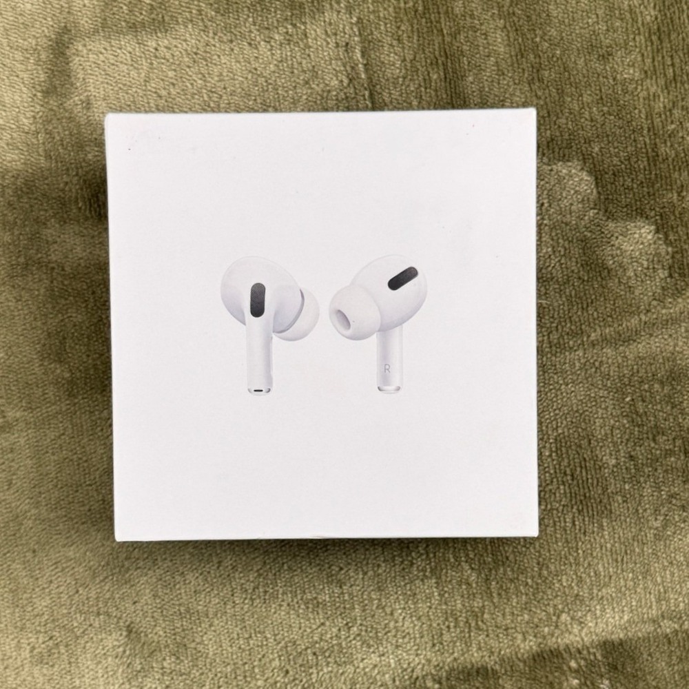 Apple AirPods Pro with MagSafe Charging Case White 2021 MLWK3AM/A